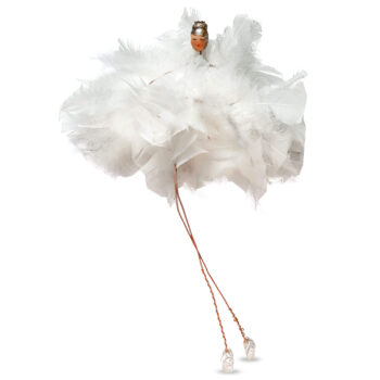 Aluguel de Bailarina com Pluma Branca Sentada