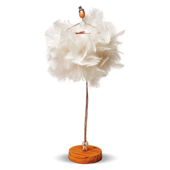 Aluguel de Bailarina com Pluma Branca em Pé