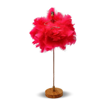 Aluguel de Bailarina com Pluma Pink em Pé