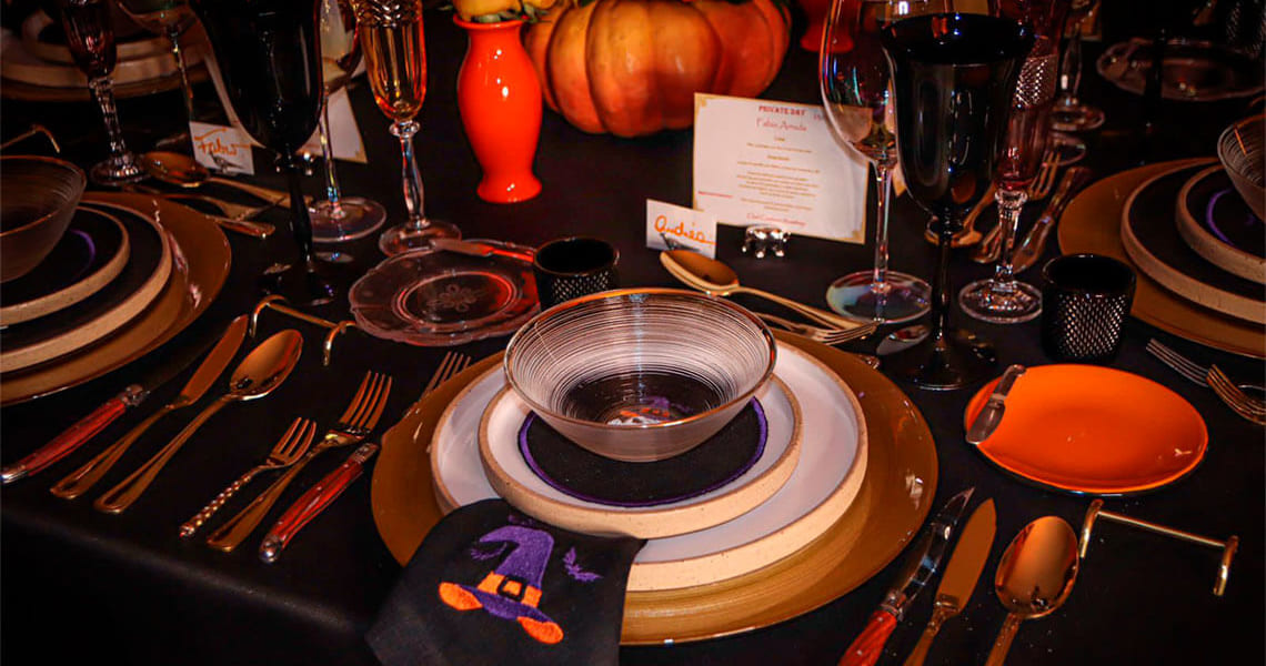 Mesa Posta De Halloween Elegante