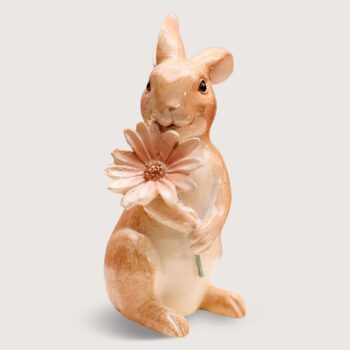 Aluguel de Coelho Carlos Romântico com Flor na Mão