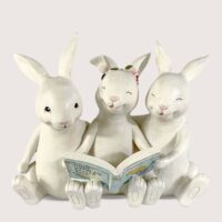 Aluguel de Coelhos Trio de Leitura com Livro na Mão