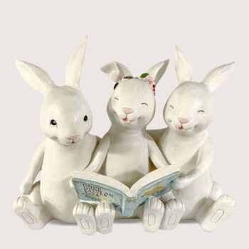 Aluguel de Coelhos Trio de Leitura com Livro na Mão
